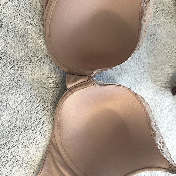 Victoria’s Secret Body By Victoria Bra - Picture 2 of 3